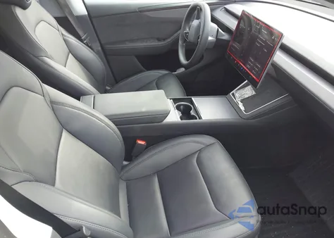 2026 Tesla Model Y Long Range Launch Series/Premium All-Wheel Drive z USA, uszkodzony, nr VIN 7SAYGDEE7TA409211